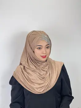 Мюсюлмански хиджаб, с кръст на челото, многоцветни пайети, удобен висок клас обикновен женски малайски хиджаб с каишка, дълъг шал